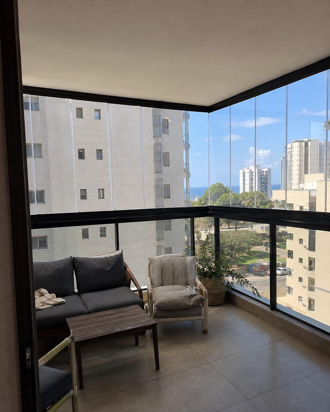 זכוכיות נאספות — רביב-ים פתרונות הצללה